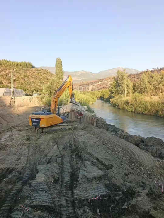 Aydın Palplanş: dere yatağında palplanş tahkimatı